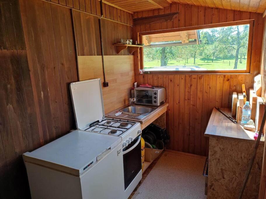 Beehive Cabin On A Farm رادوفيتْسا المظهر الخارجي الصورة